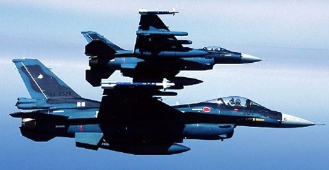 Máy bay chiến đấu F-2 mang theo tên lửa chống hạm ASM-2 của Nhật Bản.
